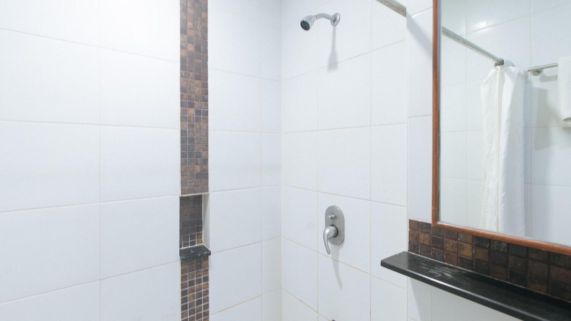 Bliss Hotel San Fernando Pampanga City Ngoại thất bức ảnh