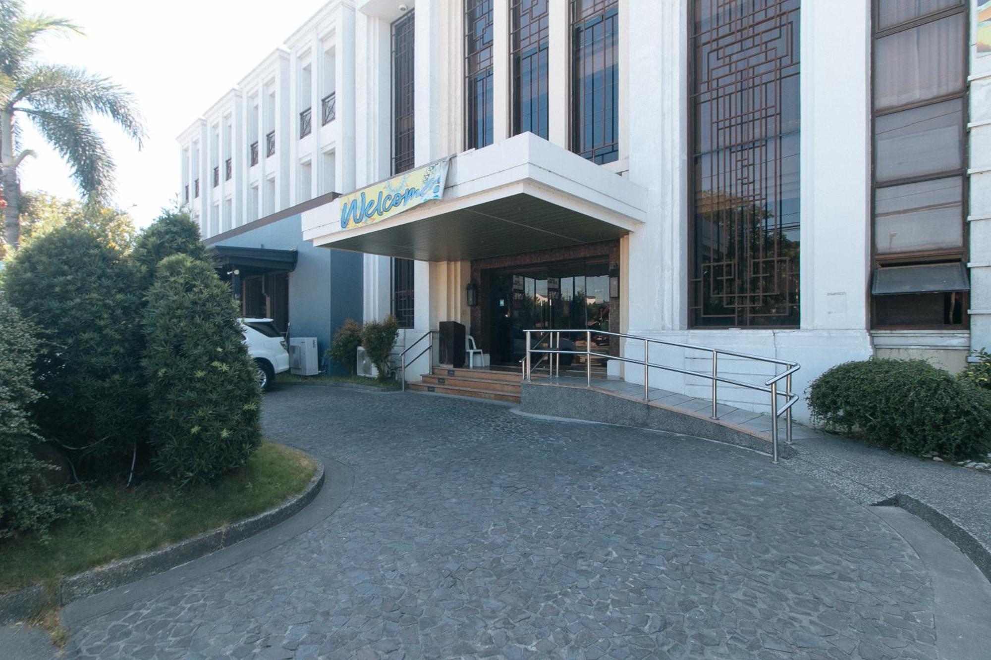Bliss Hotel San Fernando Pampanga City Ngoại thất bức ảnh